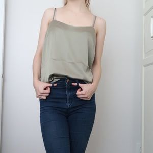 Dynamite Sweetheart Cami (vetiver green)